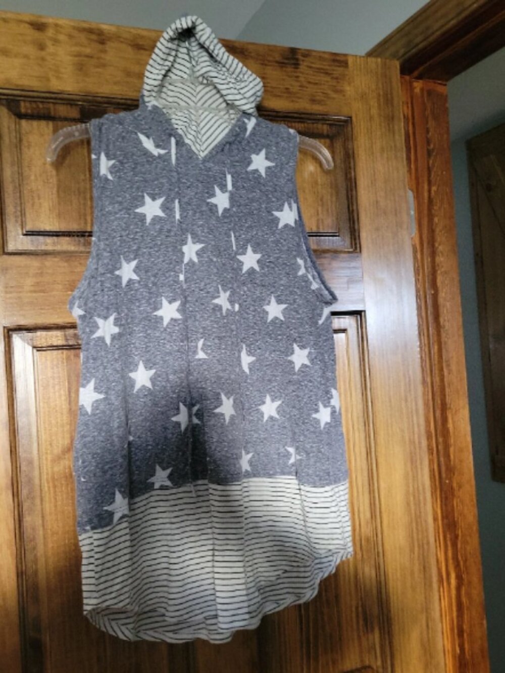 Womens size XL hooded tank top with stars